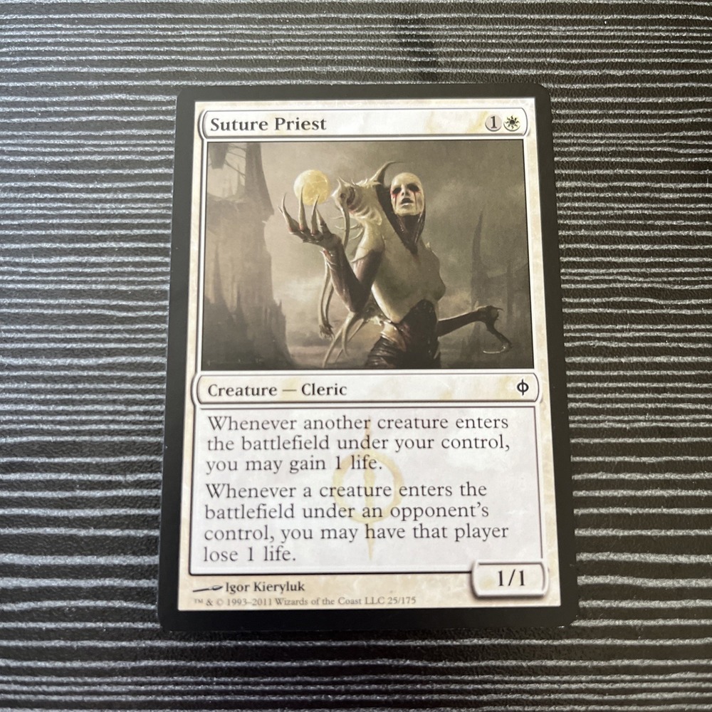 Suture Priest New Phyrexia Regular‎